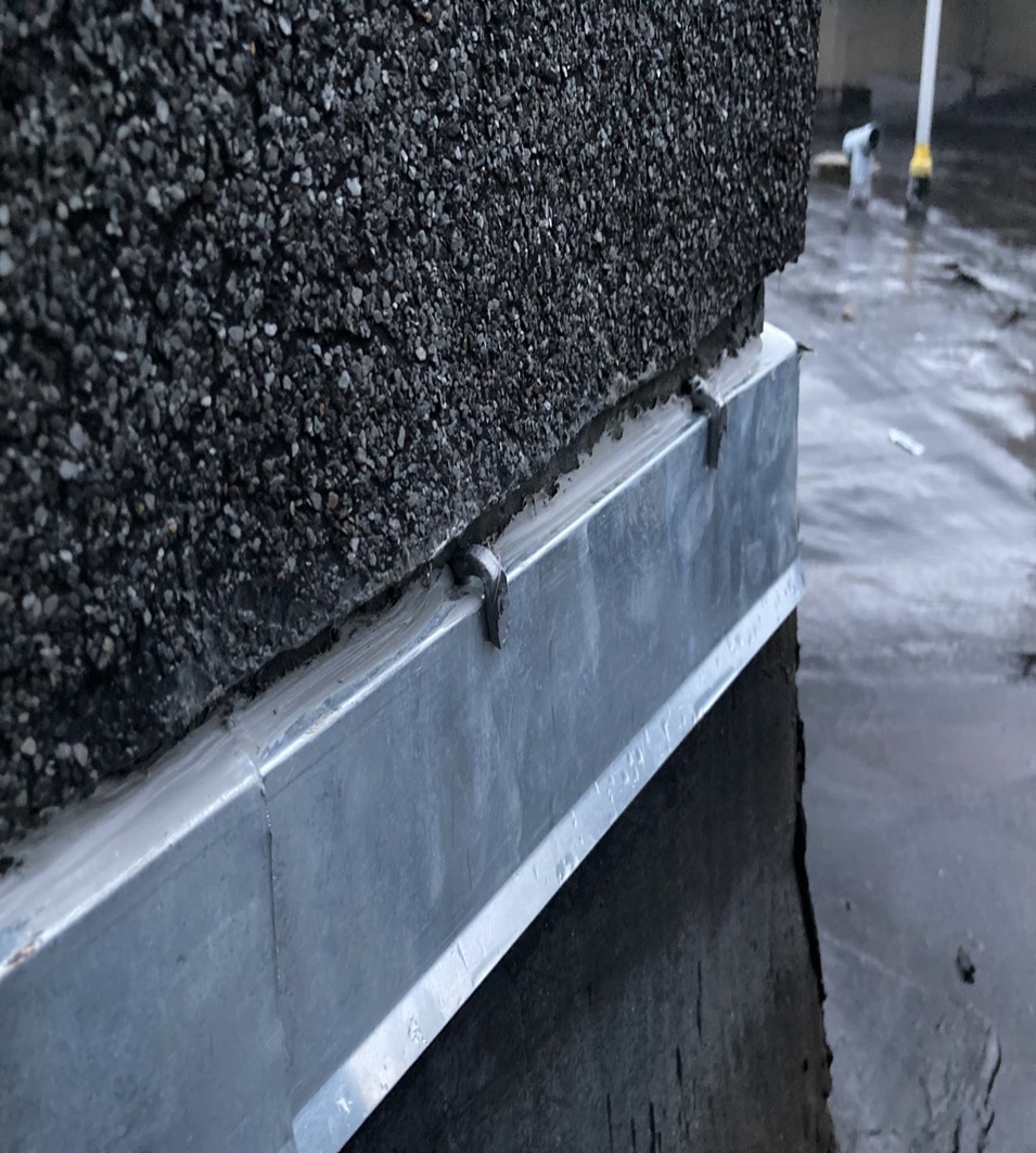 Recherche d'une fuite sur une toiture plate en roofing